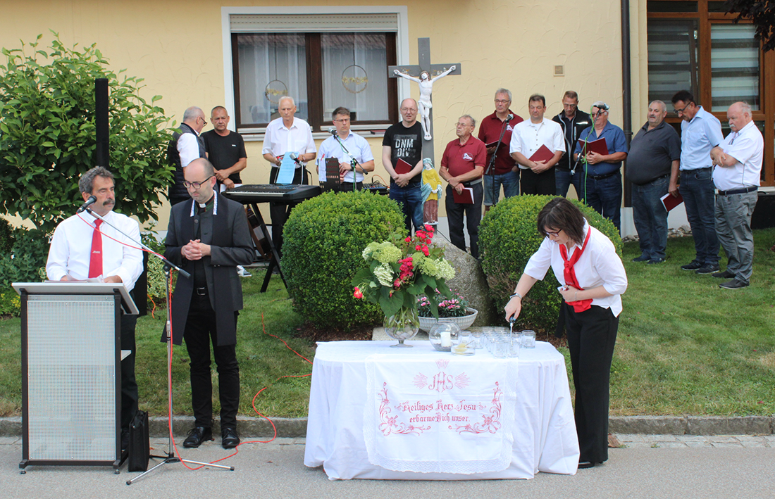 MGV Wald umrahmt Festgottesdienst zum 50-j&auml;hrigen Jubil&auml;um des Stammtischs Mainsbauern