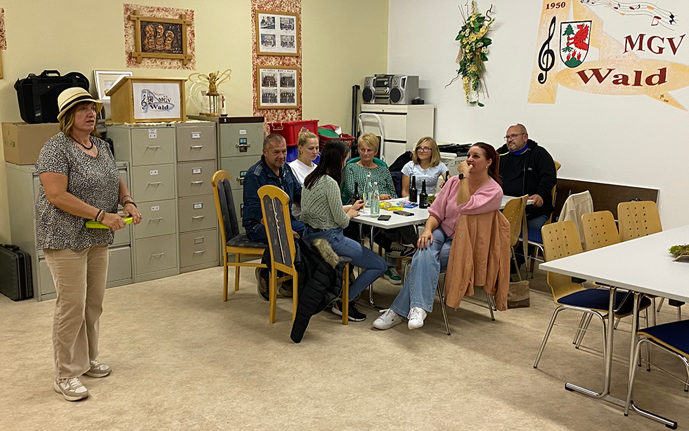 Homatakt &uuml;bergibt Spenden aus dem Adventskonzert an den MGV-Wald