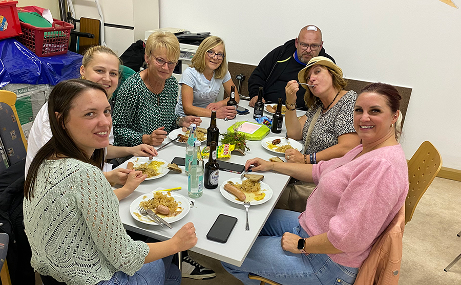 Homatakt &uuml;bergibt Spenden aus dem Adventskonzert an den MGV-Wald