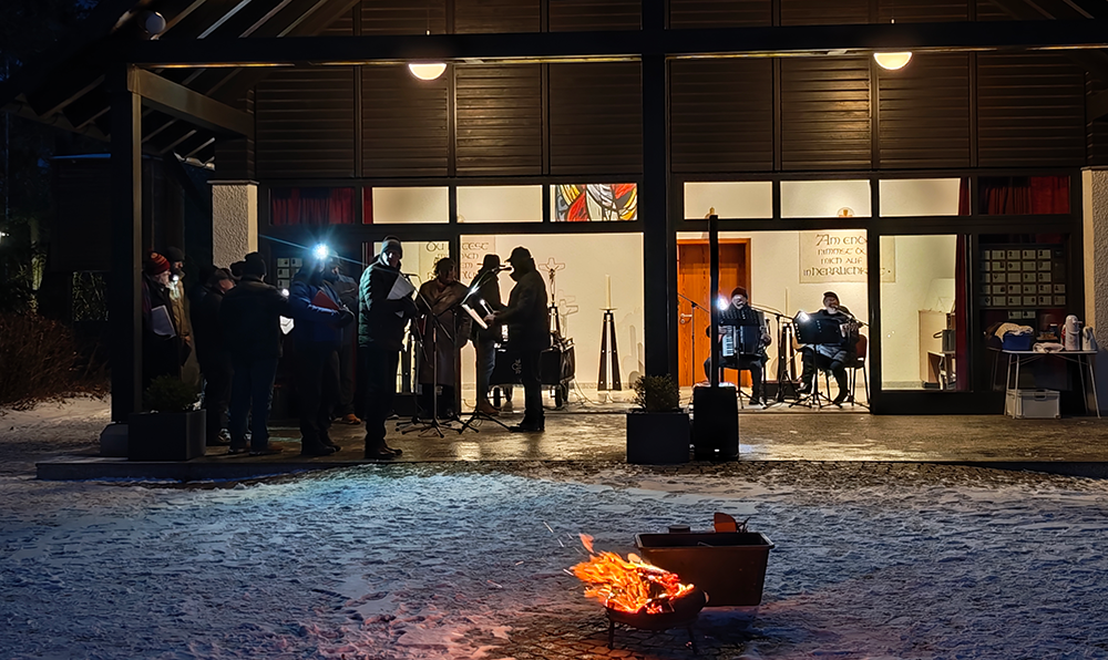 MGV Wald - Weihnachtliches Neujahrssingen am Friedhof