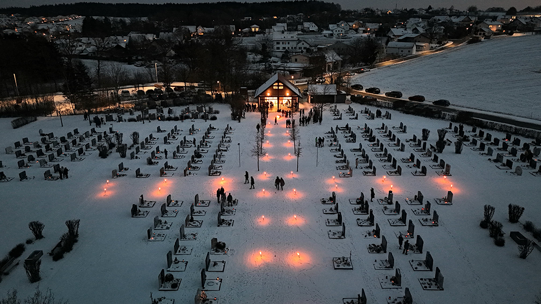 MGV Wald - Weihnachtliches Neujahrssingen am Friedhof